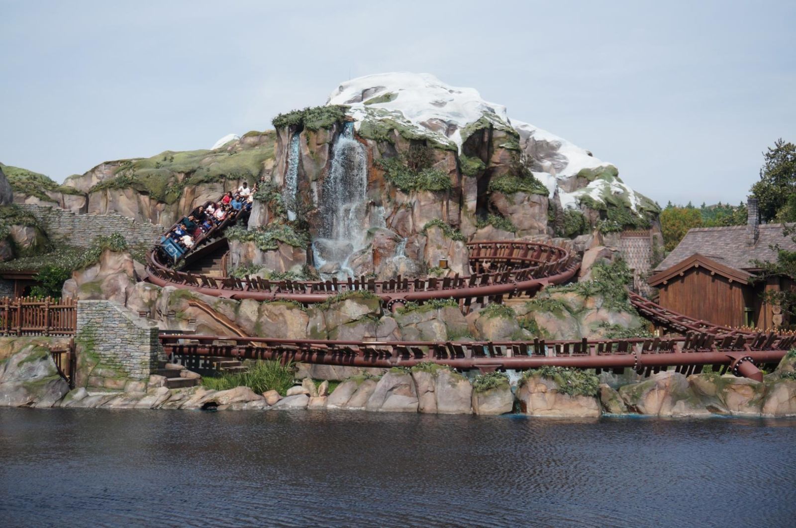 Hong Kong Disneyland – Roller Coaster Traveller