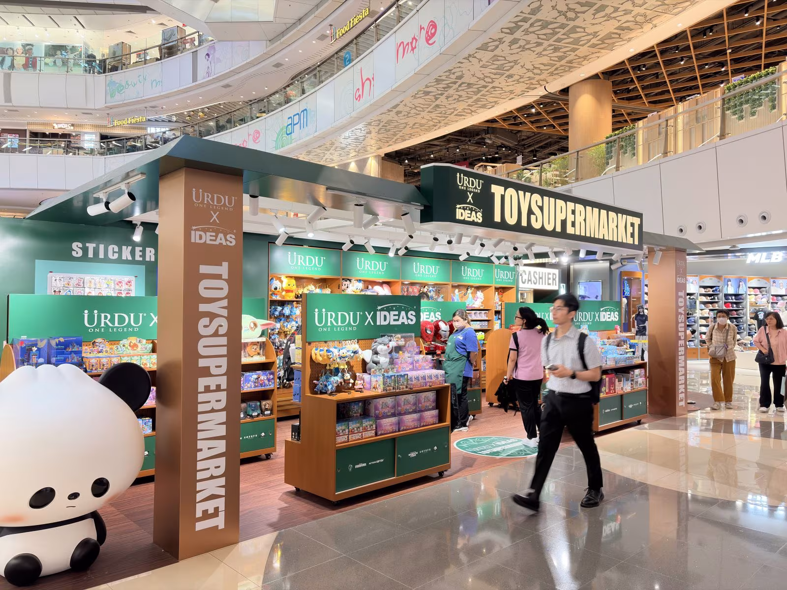 ToySupermarket 玩具繽紛色彩,喚醒心底那份久違的純真喜悅。